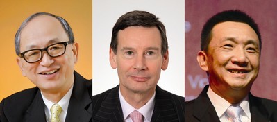 (左起) 世界黃金協(xié)會遠(yuǎn)東區(qū)董事總經(jīng)理鄭良豪、國際鉑金協(xié)會首席執(zhí)行官高偉政、上海鉆石交易所總裁林強