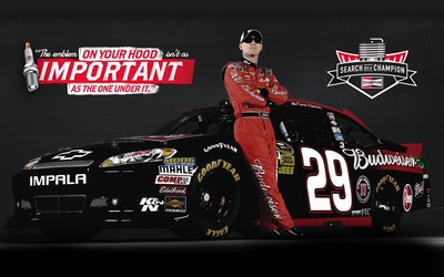 來(lái)自理查德.柴爾德萊斯車隊(duì)的車手 Kevin Harvick