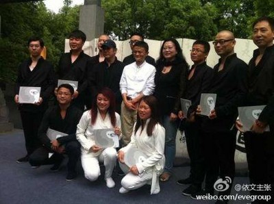 馬云、李連杰、夏華共同推廣太極禪，在淘寶大學(xué)悟道之旅中，為十佳淘寶大賣家頒發(fā)了太極禪云手一段證書，并與全球十佳網(wǎng)商以及淘女郎一起體禪悟道