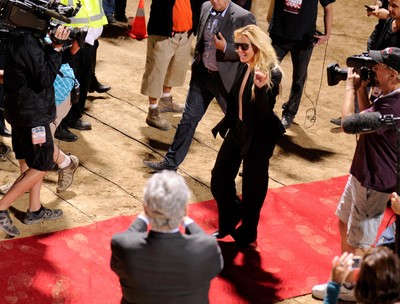 2013年9月17日，歌星小甜甜布蘭妮在拉斯維加斯宣布其在好萊塢星球度假酒店的駐演活動以后，向粉絲揮手致意