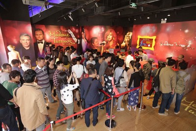 武漢杜莎夫人蠟像館開業當天盛況空前